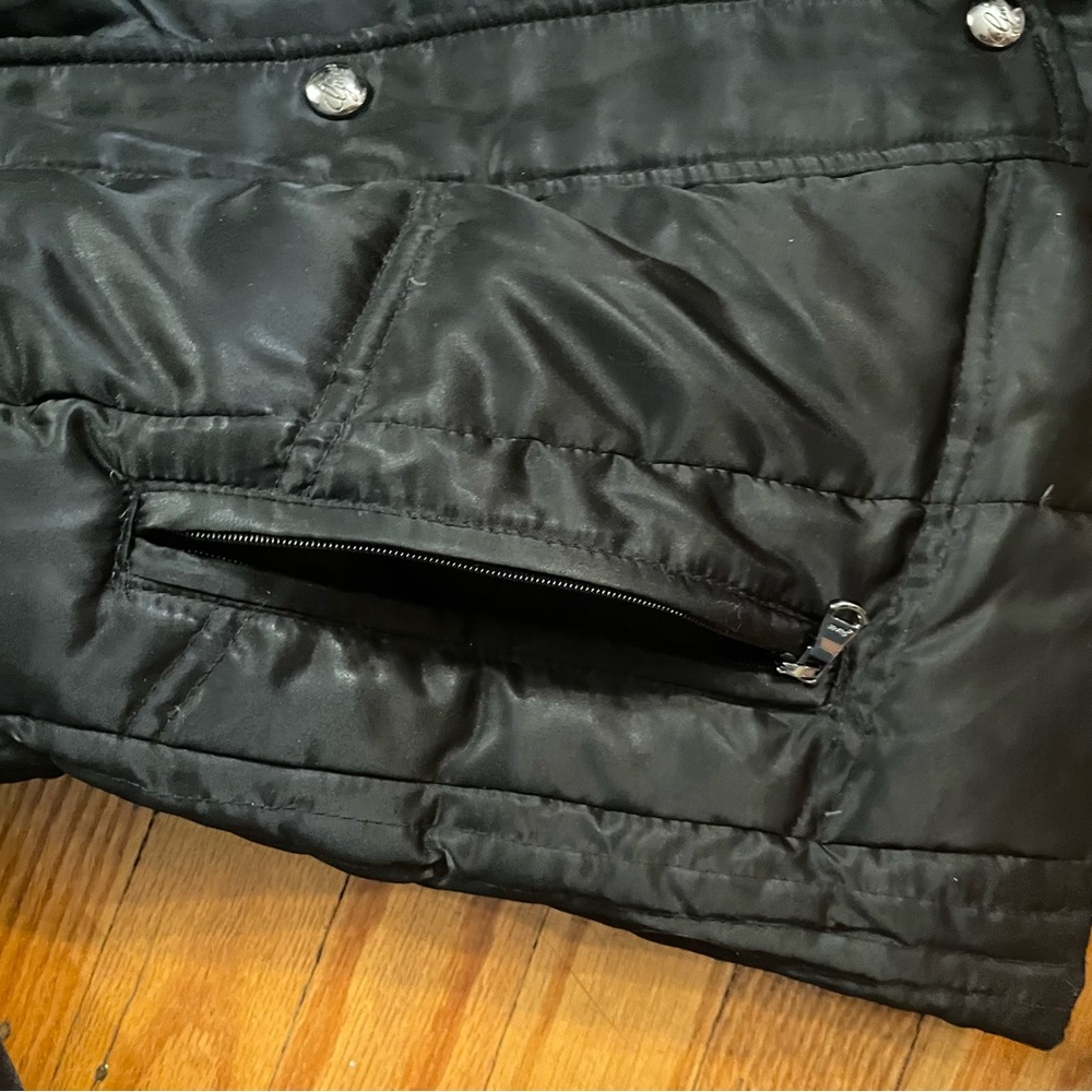 Black GUESS short down puffer w fake fur hood - Picture 12 of 14